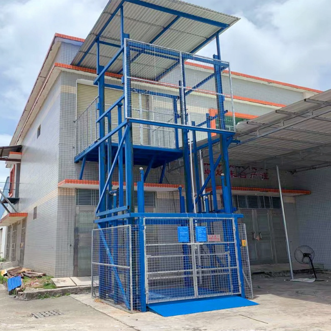 贵州建材厂室外升降货梯安装